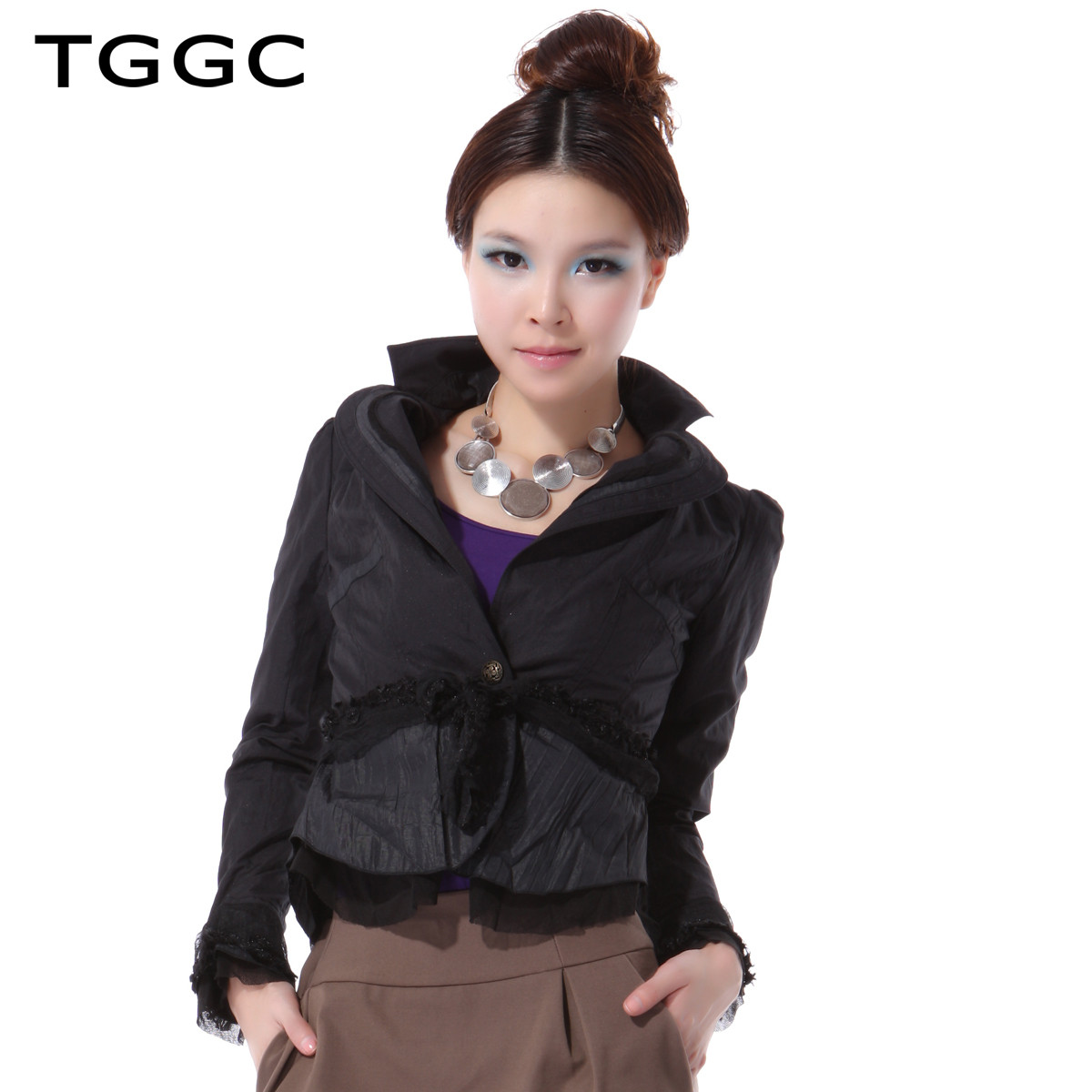 臺(tái)繡女裝 融合中西文化的完美精品